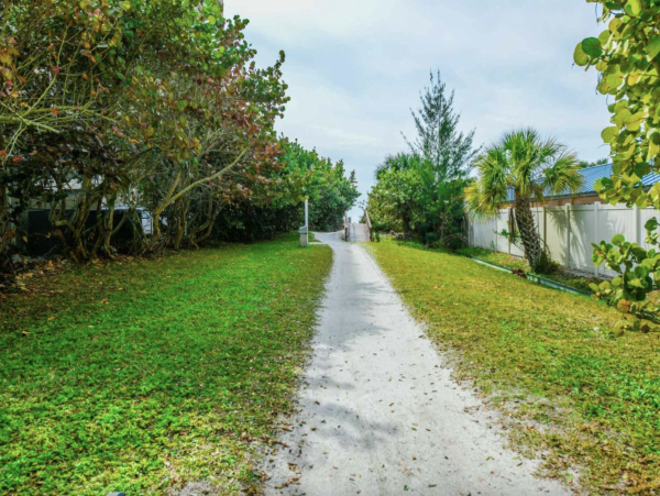 Siesta Key Vacation Rental Townhome One Minute to Beach